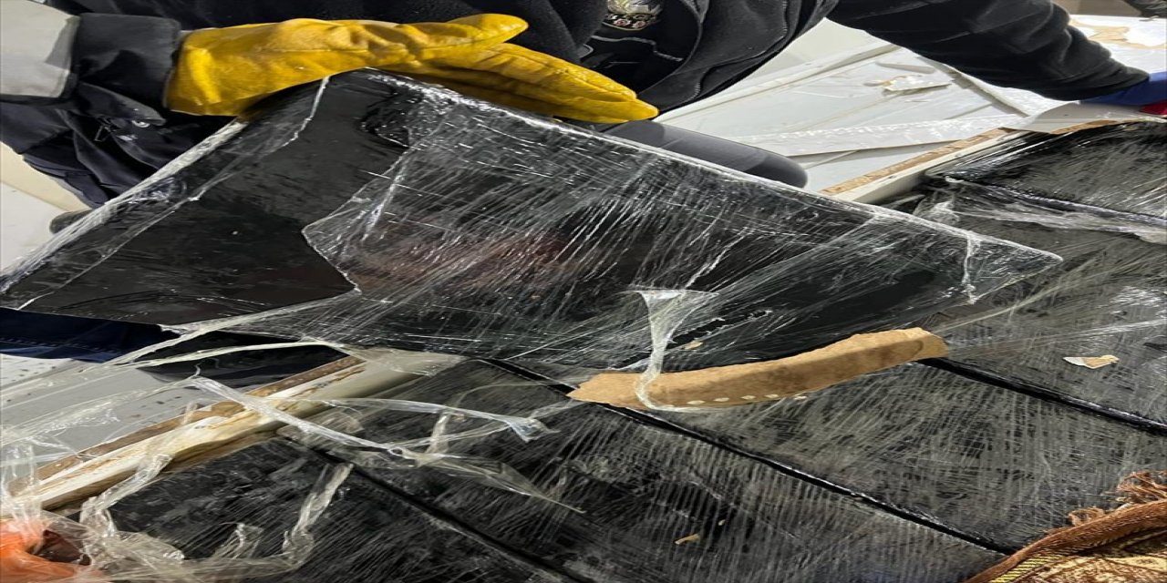 Ağrı'da bir minibüste 72 kilo 394 gram eroin ele geçirildi