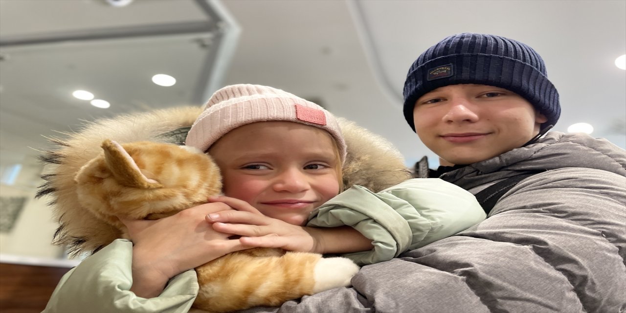 Ukrayna'da ateş hattından çıkan Türk vatandaşları ülkelerine gelmenin mutluluğunu yaşıyor