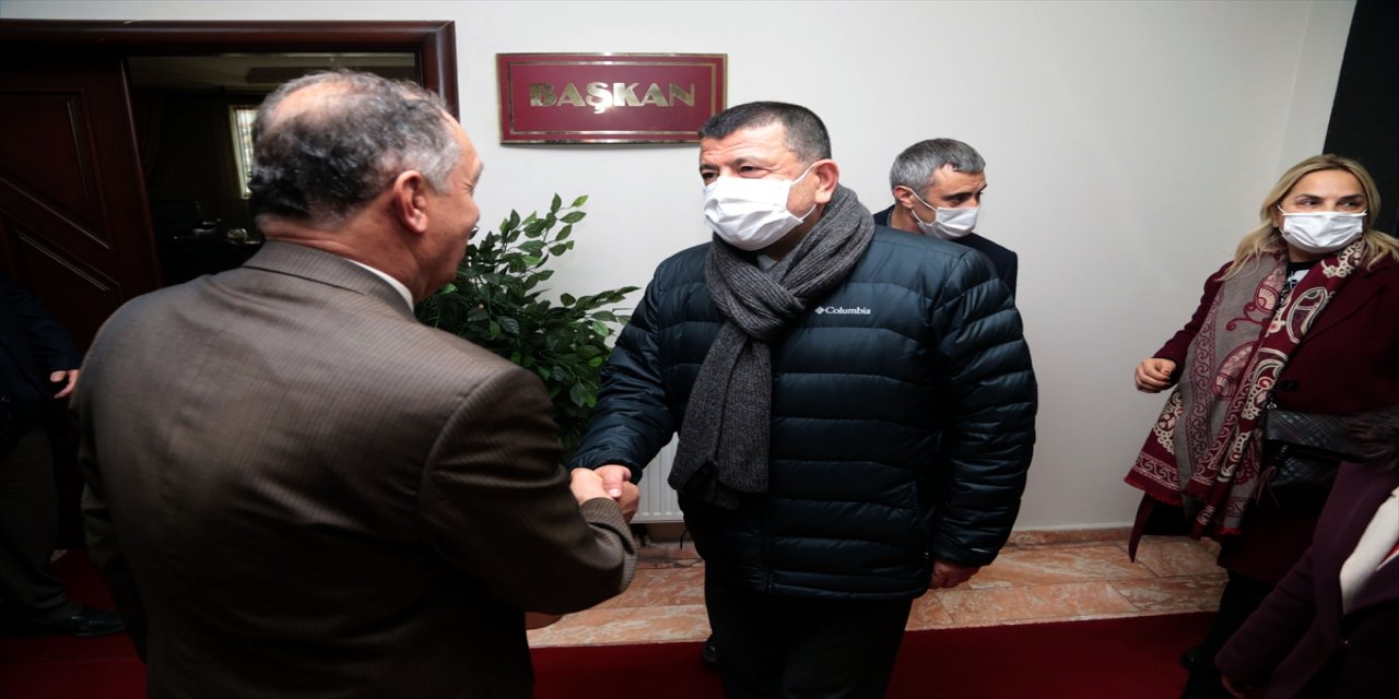 CHP'li Veli Ağbaba Erzurum Esnaf ve Sanatkarlar Odaları Birliğini ziyaret etti