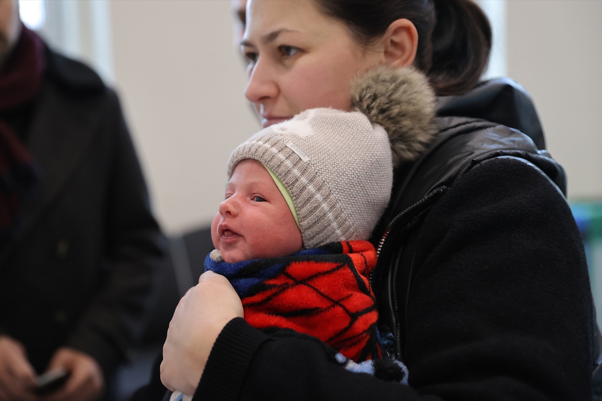 Ukrayna'daki savaştan kurtarılan biri bebek 32 kişi daha Türkiye'ye geldi