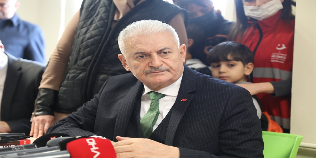 AK Parti Genel Başkanvekili Binali Yıldırım, Ukrayna'dan gelen Kırım Tatar Türklerini ziyaret etti