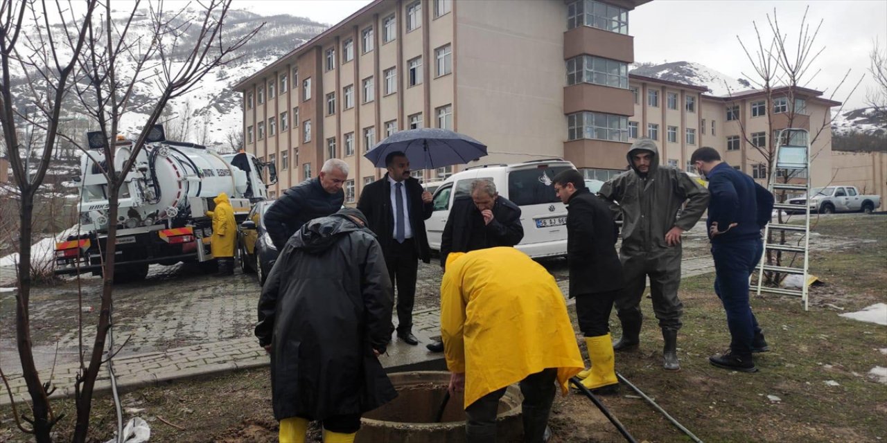 Bitlis'in Mutki ilçesinde sağanak hasara neden oldu