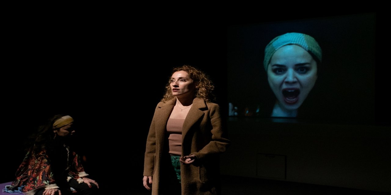 DasDas'ın yeni oyunu "Bir İhtimal Daha Var" izleyiciyle buluştu