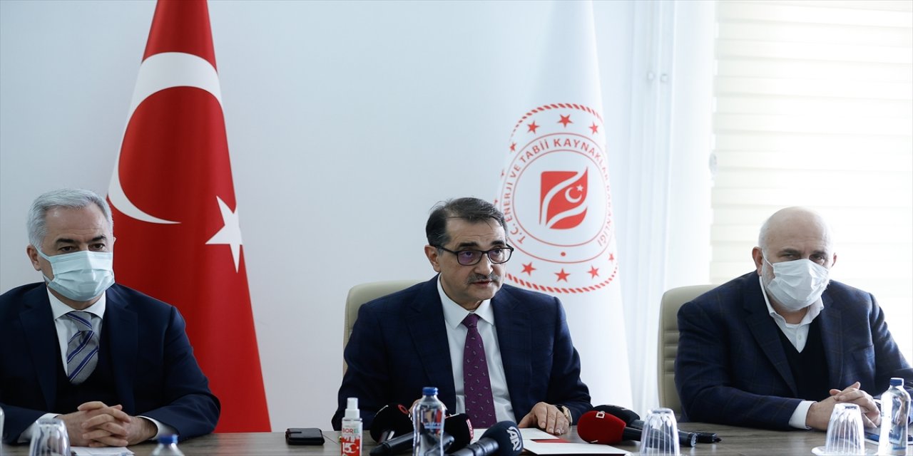 Bakan Dönmez, Isparta'daki elektrik kesintileriyle ilgili konuştu