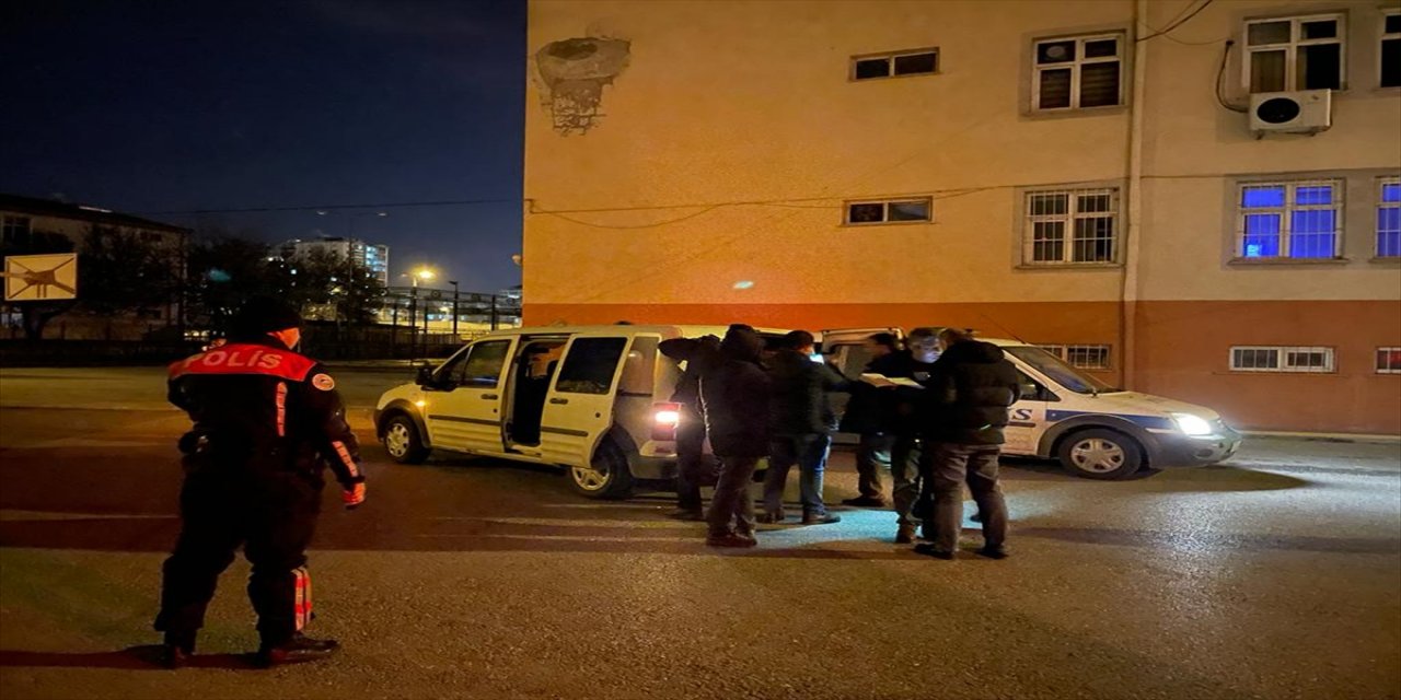 Kayseri'de okul bahçesinde bıçaklanan genç yaralandı