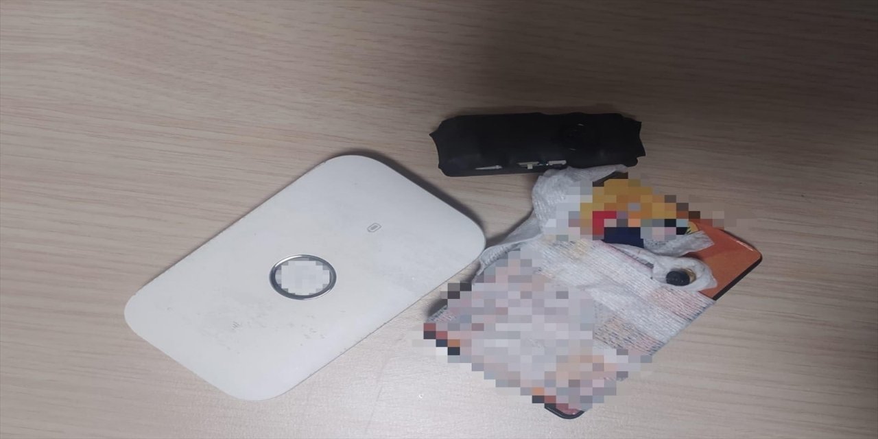 Trabzon'da ehliyet sınavına kopya düzeneğiyle girmek isteyen kişi yakalandı