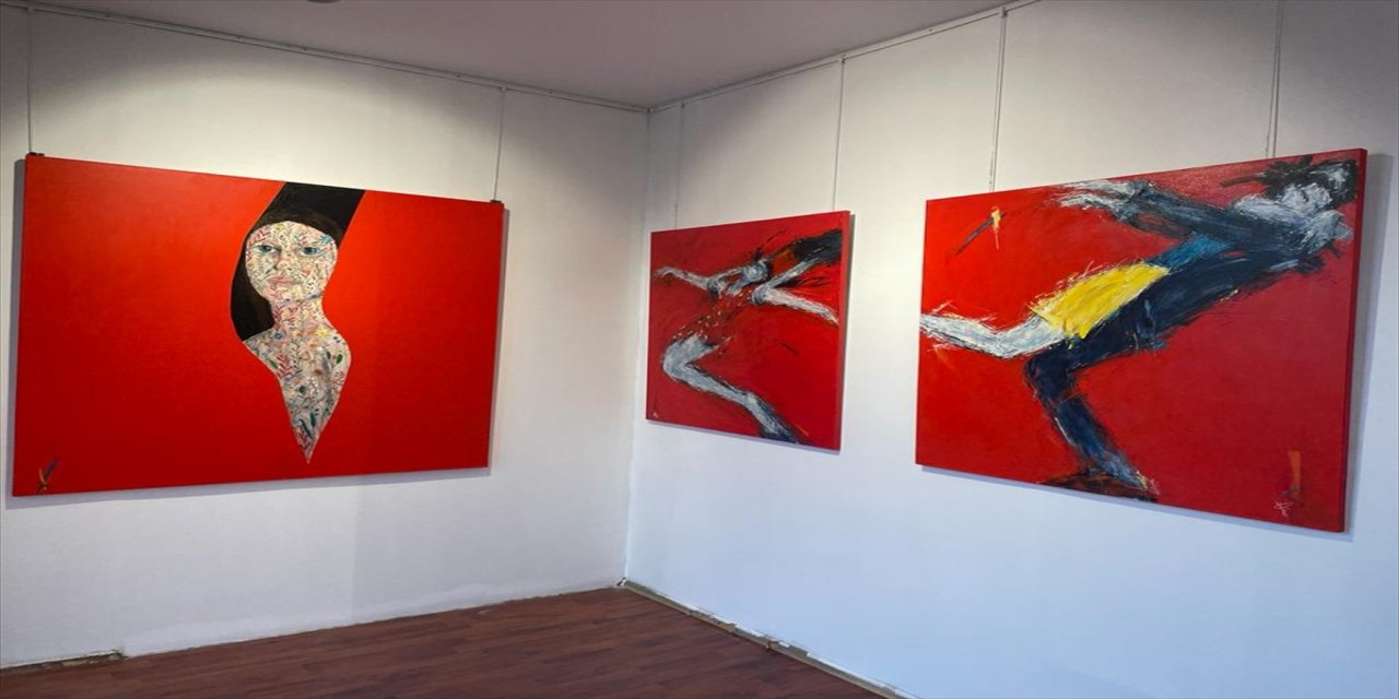 Deniz Karakurt Şekerci'nin "Deniz Hikayesi" sergisi sanatseverlerle buluştu