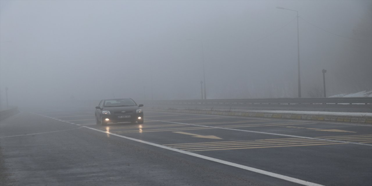 Bolu Dağı'nda sağanak ve sis etkili oluyor
