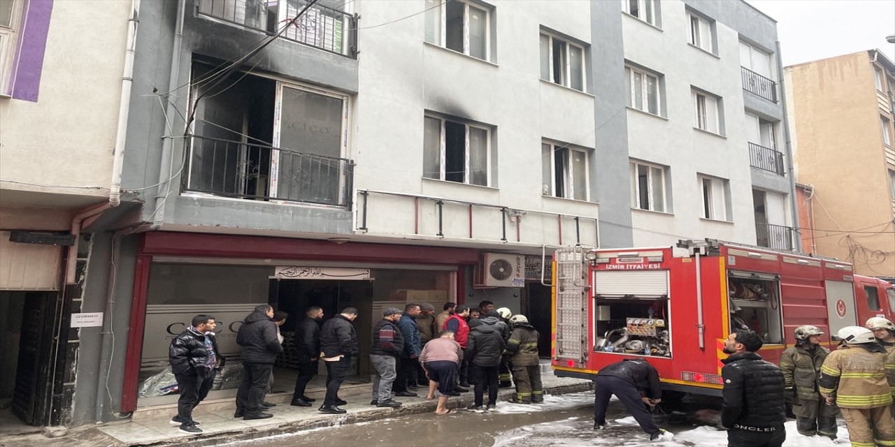 İzmir'de ayakkabı imalathanesinde çıkan yangın söndürüldü