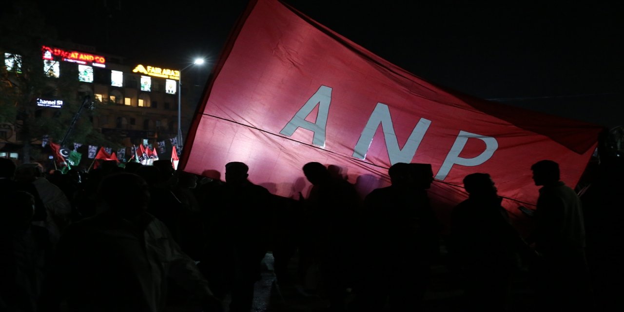 Pakistan'ın başkentinde muhalefet partisi yanlılarının bekleyişi sürüyor