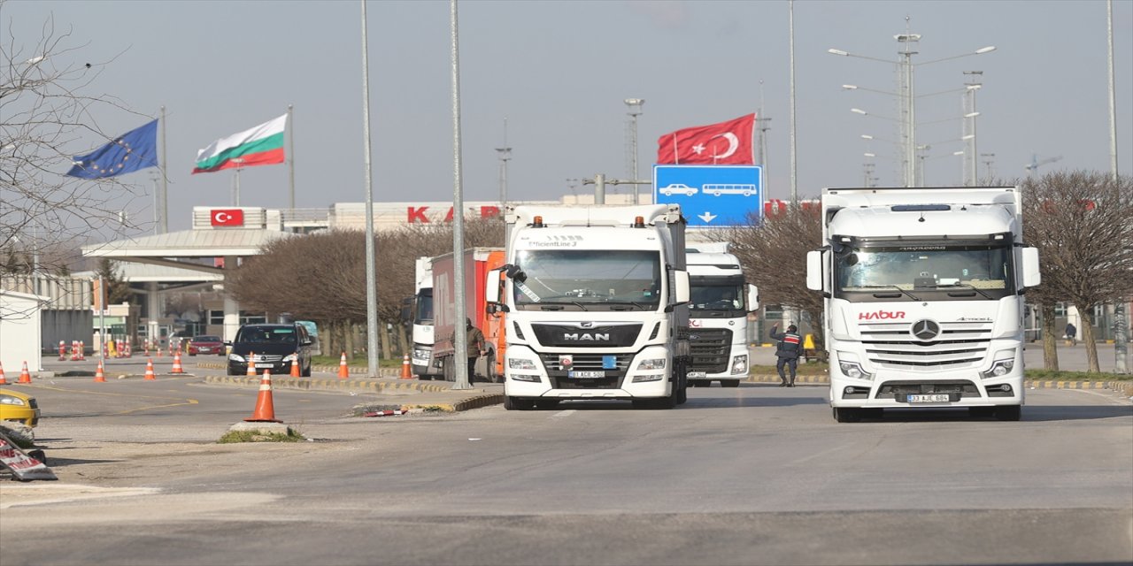 Trakya'da tır ve kamyonların İstanbul'a geçişlerine kontrollü izin veriliyor