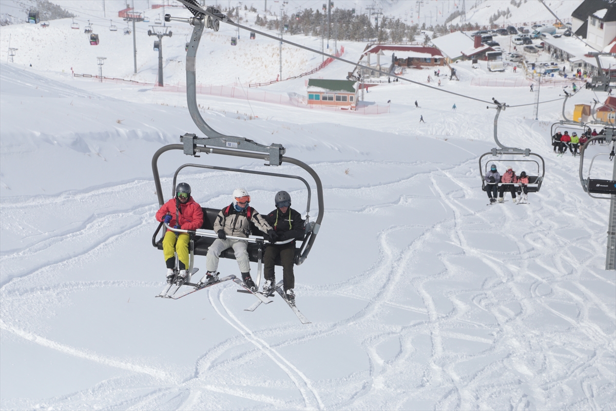 Kayakseverler ilkbaharda da Palandöken'de yoğunluk oluşturdu