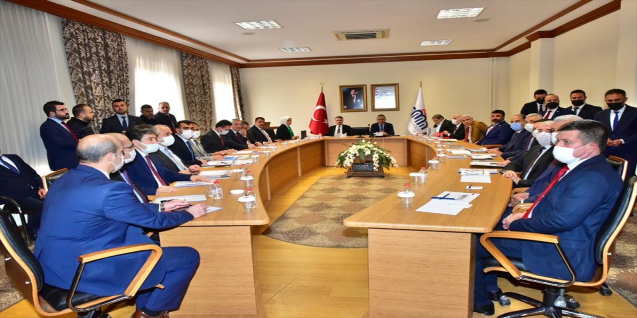 Milli Eğitim Bakanı Özer, Malatya'da eğitim değerlendirme toplantısına katıldı