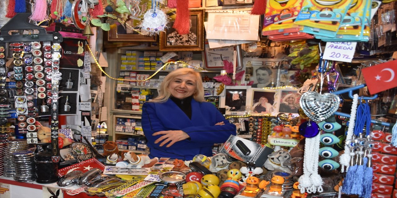 "Sanayi Çarşısı'nın Dilek ablası" 46 yıldır otomobil yedek parça ve aksesuar işi yapıyor