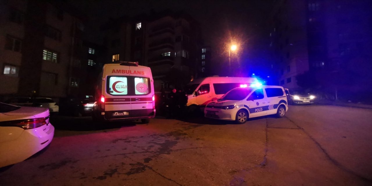 Kocaeli'de bir kadın bıçaklanarak yaralandı