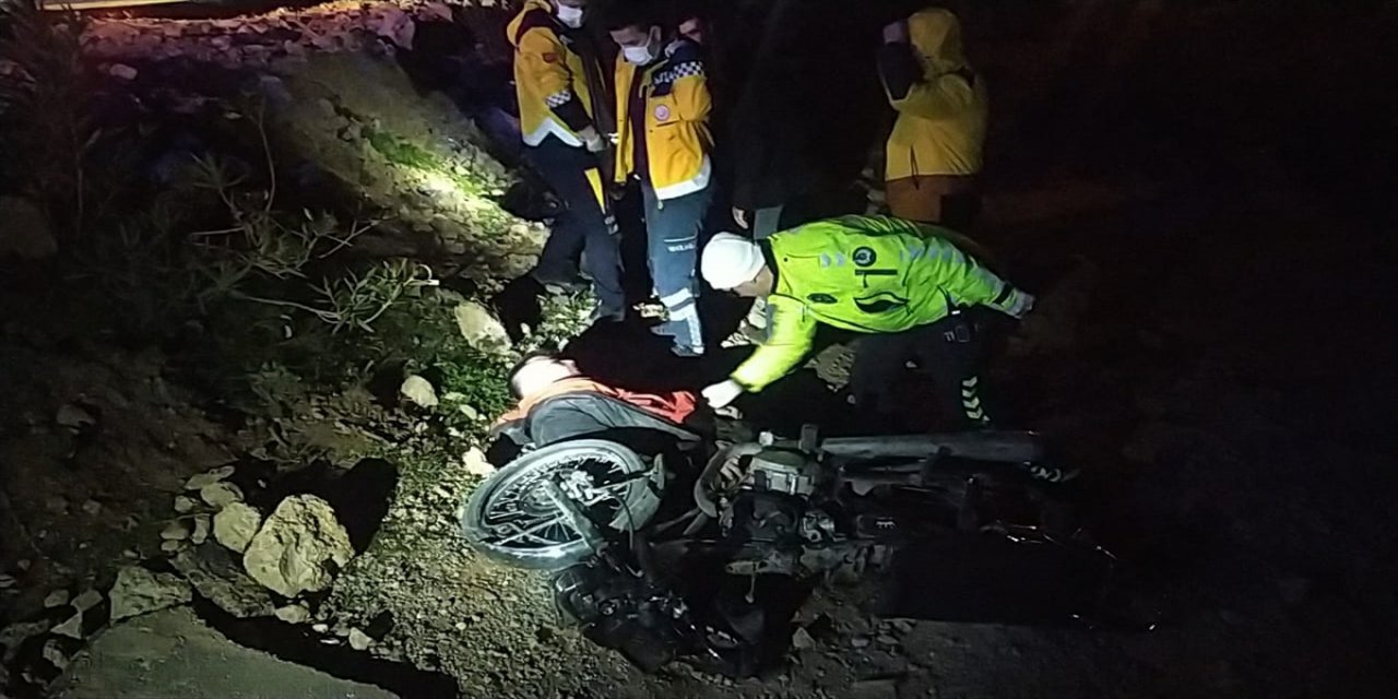 Adana'da polisten kaçarken kaza yapınca yakalandılar