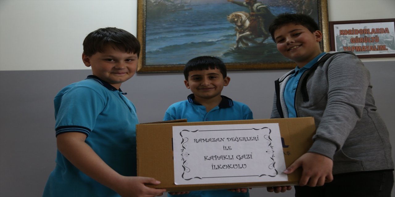 Tekirdağ'da ilkokul öğrencileri ihtiyaç sahibi aileler için erzak kolisi hazırlıyor