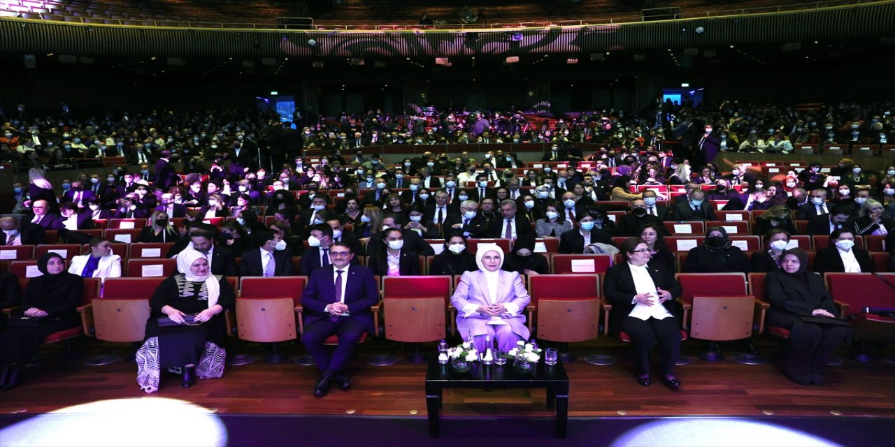 "Türkiye'ye Enerji Veren Kadınlar" ödüllerini aldı