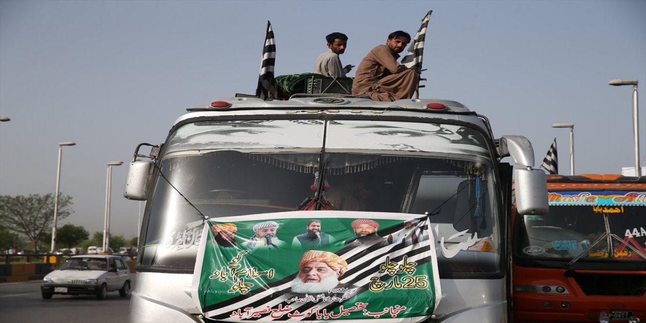 Pakistan'da muhalefet partilerinin üyeleri, hükümet karşıtı protesto için İslamabad'a geldi