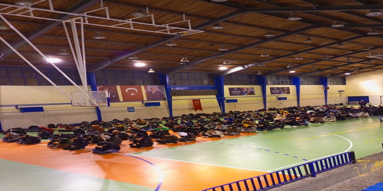 İzmir'de 666 düzensiz göçmen yakalandı