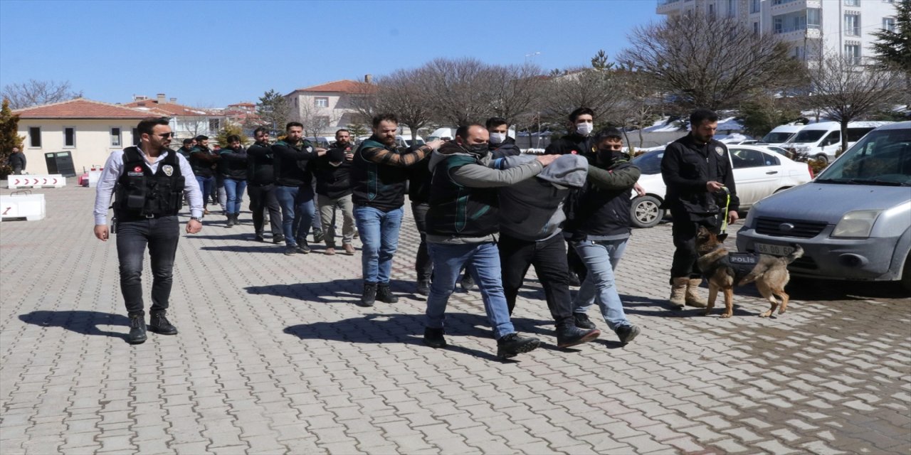 Yozgat'taki uyuşturucu operasyonunda yakalanan 9 zanlıdan 4'ü tutuklandı