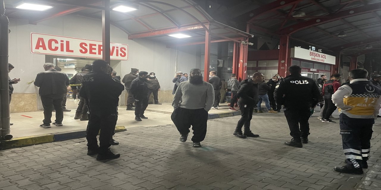 İzmir'de silahlı kavgada yaralan 2 kişiden 1'i öldü