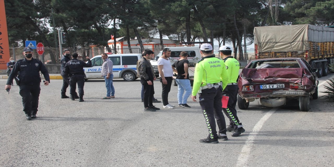 Ordu'da tırın otomobillere çarptığı kazada 1 kişi yaralandı
