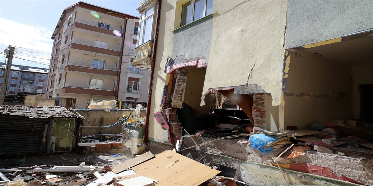 Sivas'ta doğal gaz patlamasında yaralanan yaşlı çift taburcu edildi