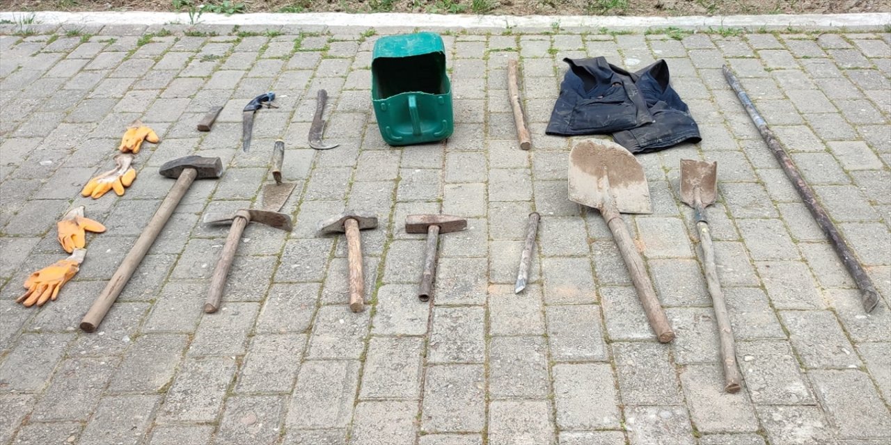 Aydın'da antik kentte kaçak kazı yapan 4 kişi yakalandı