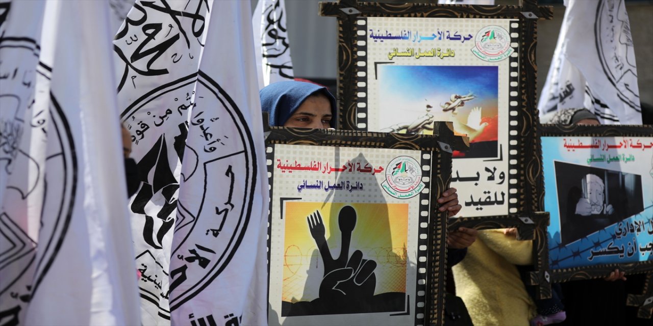 İsrail hapishanesinde 69 gündür açlık grevindeki Filistinli hastaneye kaldırıldı