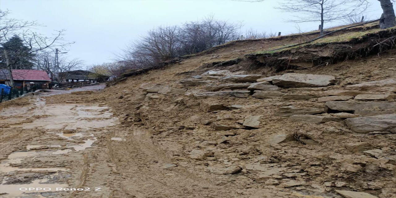 Sinop'taki heyelanda 6  ev hasar gördü