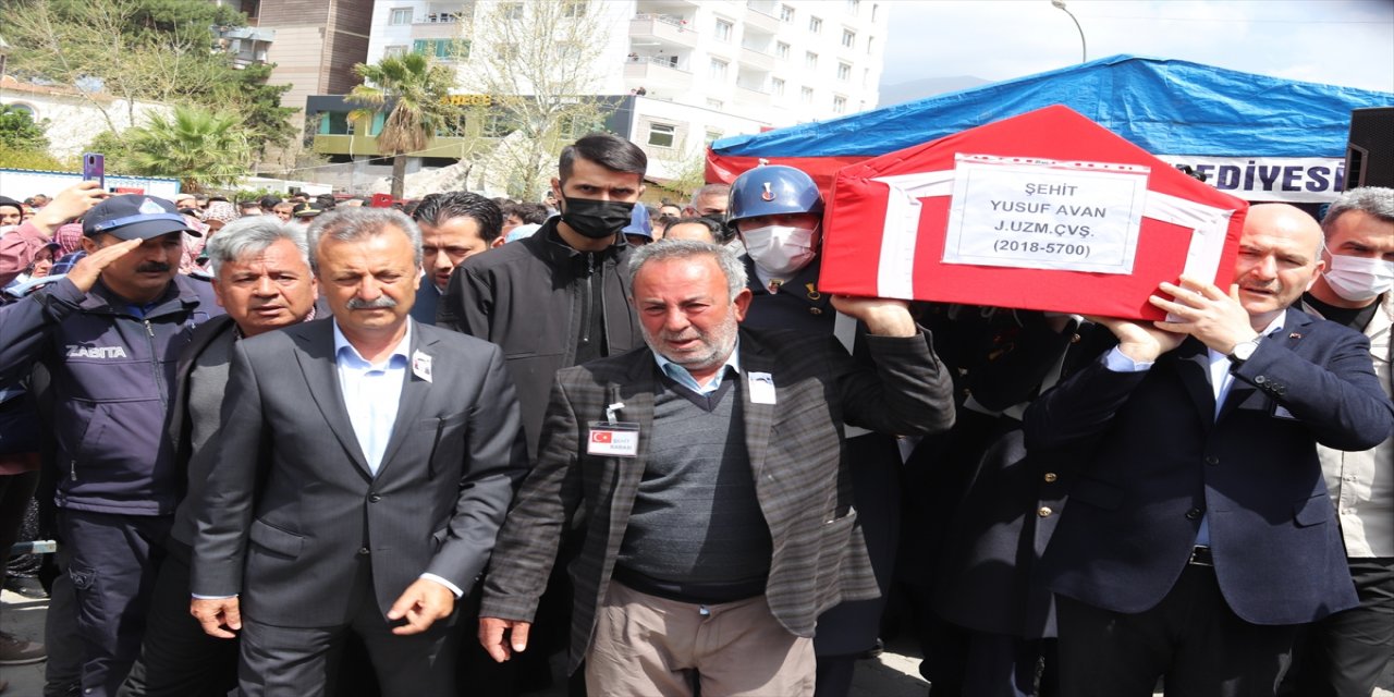 Adana'daki trafik kazasında şehit olan Uzman Çavuş Avan'ın cenazesi Osmaniye'de defnedildi