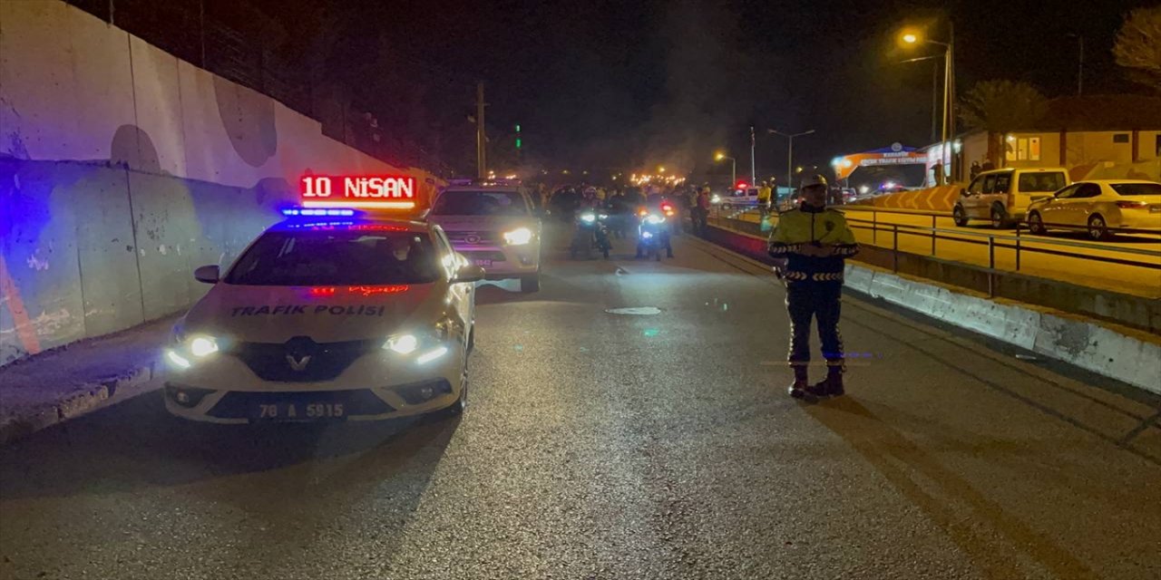 Karabük'te Polis Haftası dolayısıyla fener alayı düzenlendi