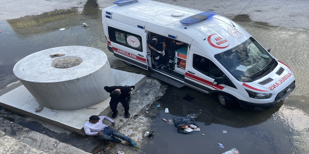 İzmir'de gasp iddiasıyla kovalanan zanlı, ayağını kırınca yakalandı