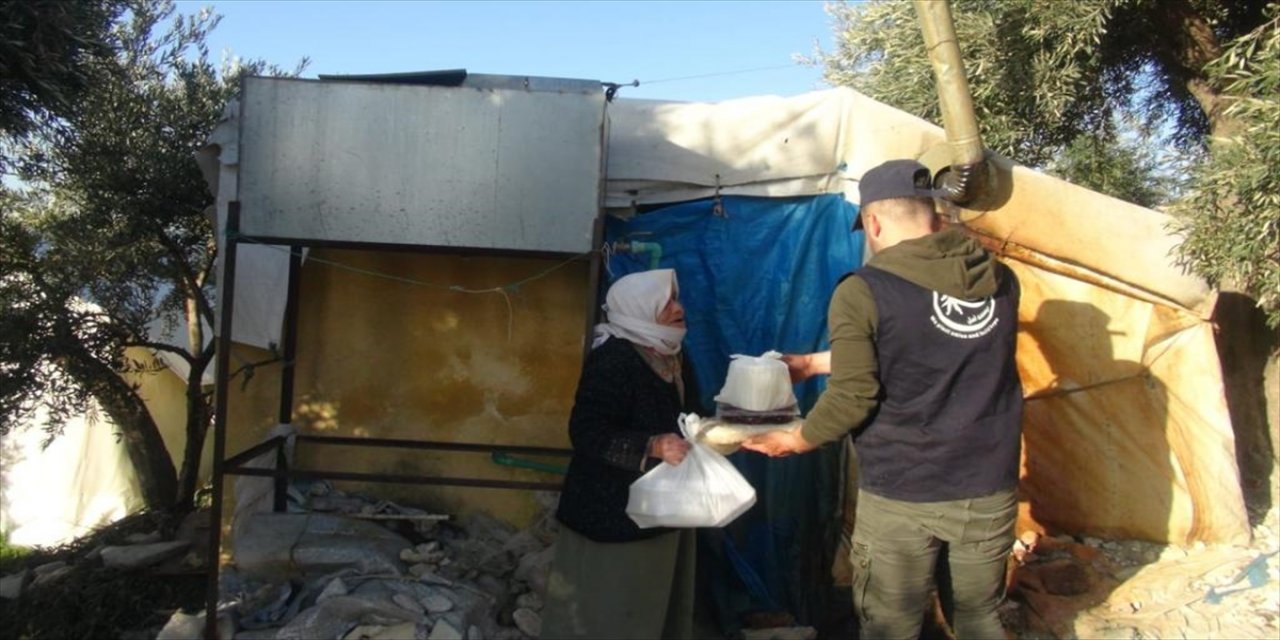Suriyelilerin kurduğu derneklerden İdlib'e ramazan yardımı