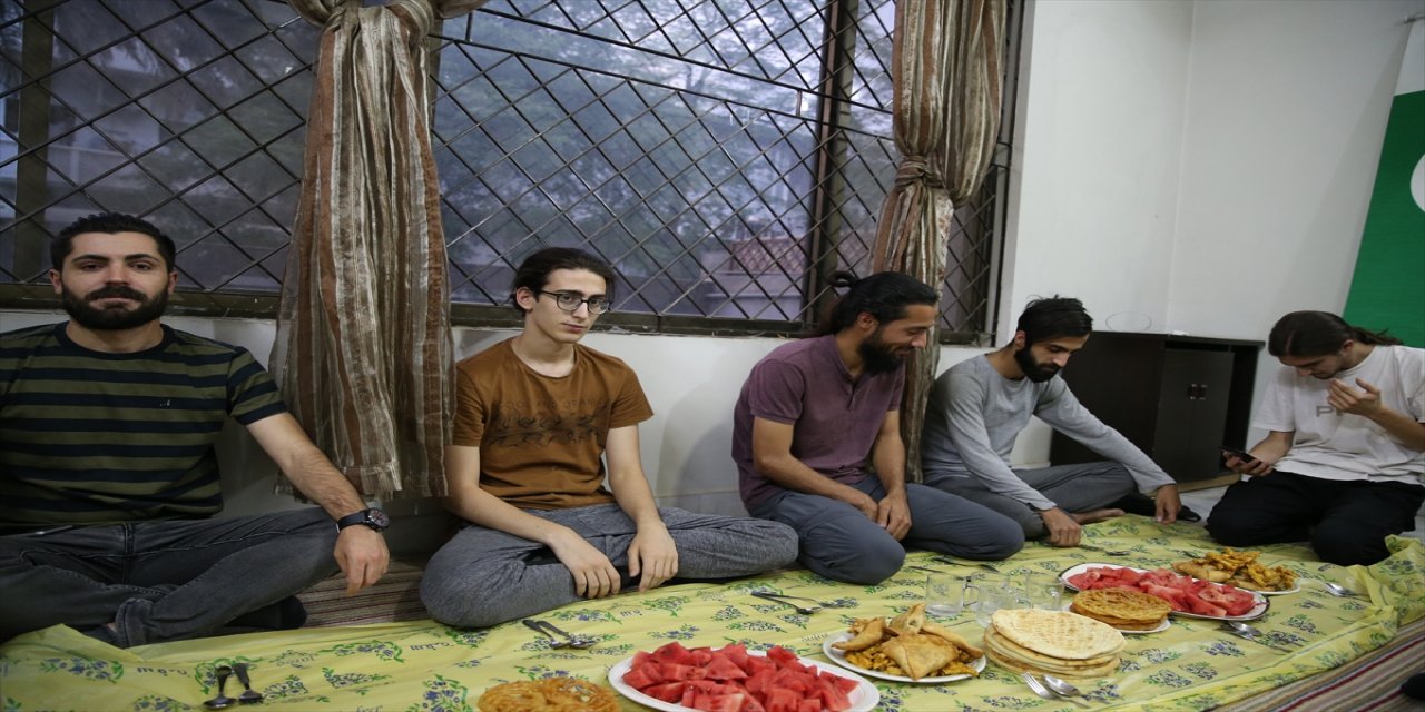 Pakistan'da eğitim gören Türk öğrenciler iftarda buluştu