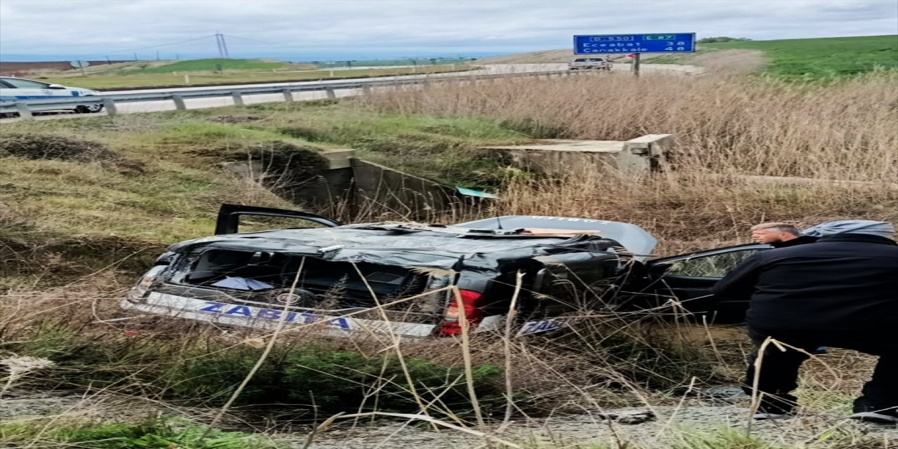 Çanakkale'de şarampole devrilen resmi araçtaki 4 zabıta yaralandı