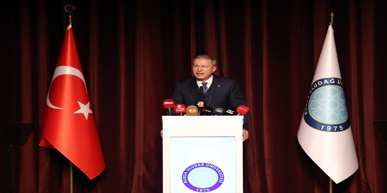 Bakan Akar, Uludağ Üniversitesindeki "Krizde Savunma ve Güvenlik" konferansında konuştu
