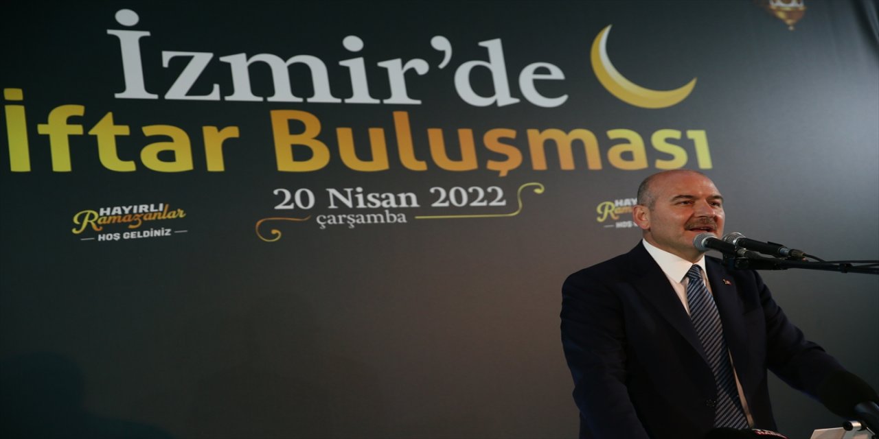 Bakanlar Soylu ve Kurum, İzmir'de sokak iftarına katıldı