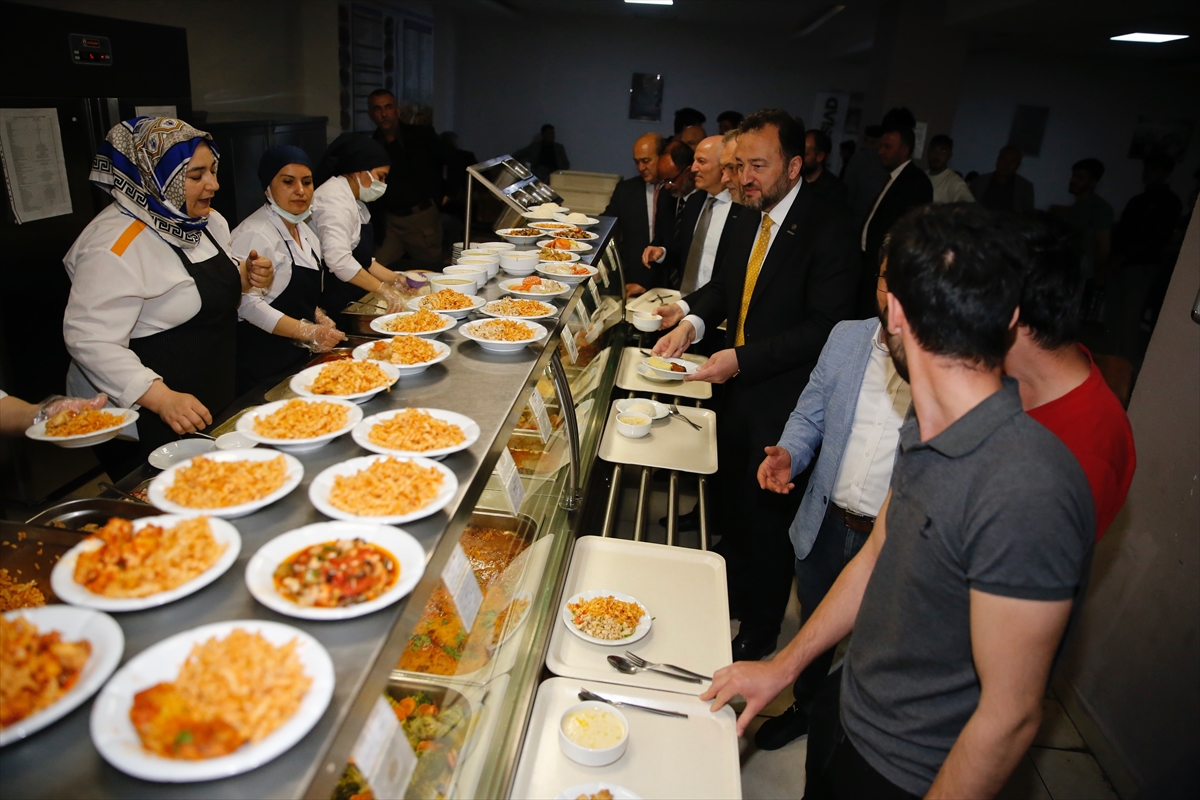 MÜSİAD Eskişehir Şubesi üniversite öğrencilerine iftar verdi