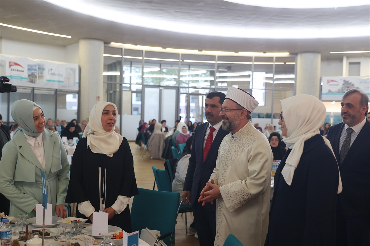 Diyanet İşleri Başkanı Erbaş, Köln'de DİTİB Federal Kadın Birliği Temsilcileriyle iftarda bir araya geldi: