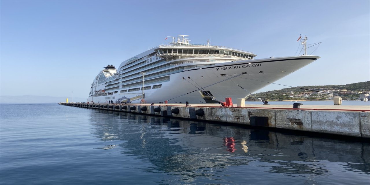 Bahama bandıralı kruvaziyer, Çeşme'ye 250 turist getirdi