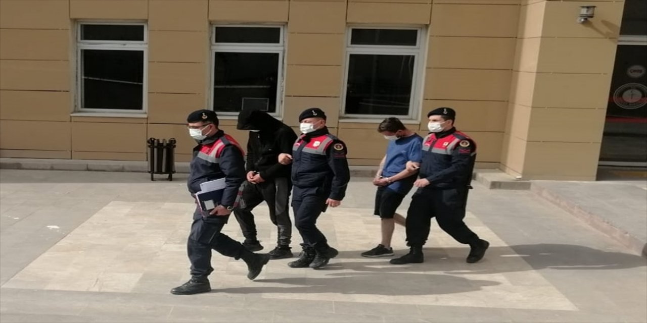 Manisa'da kablo hırsızlığı yaptıkları iddiasıyla 3 kişi tutuklandı