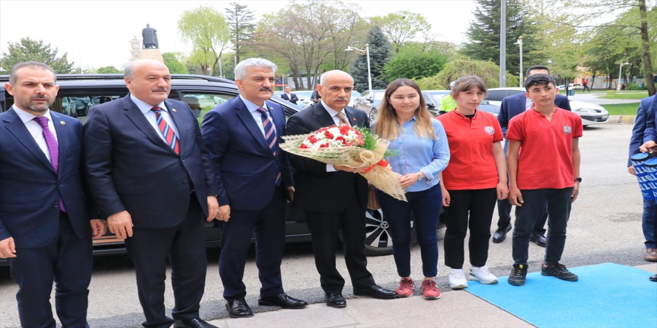 Tarım ve Orman Bakanı Kirişci, Erzincan'da partililerle bir araya geldi