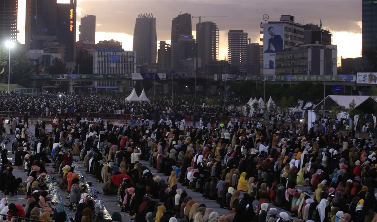 Etiyopya'da 500 bin Müslüman aynı sofrada iftar yaptı