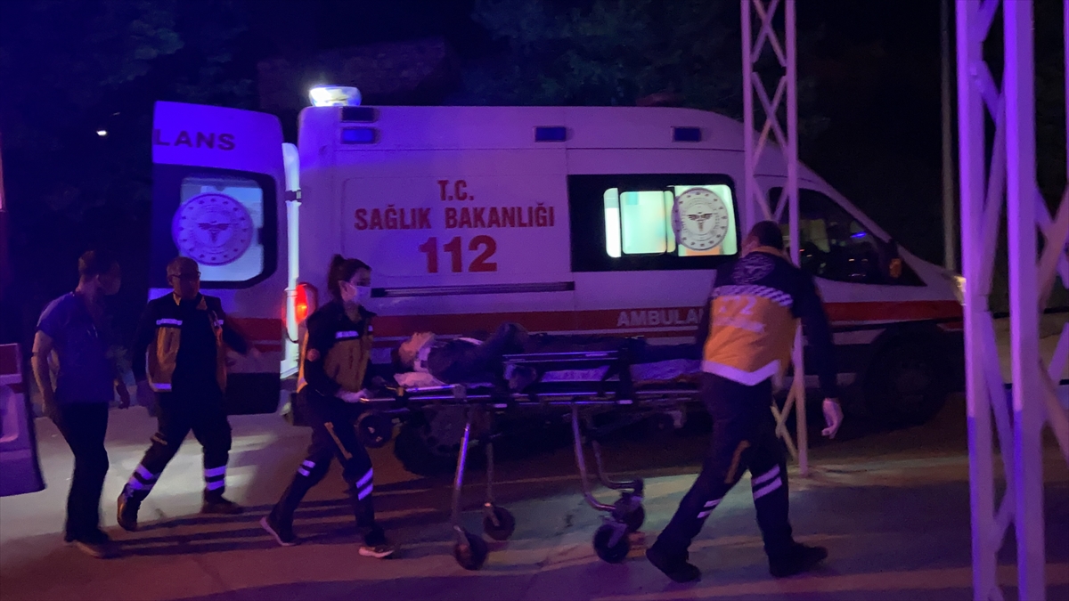 İzmir Tire’de trafik kazasında 5 kişi yaralandı