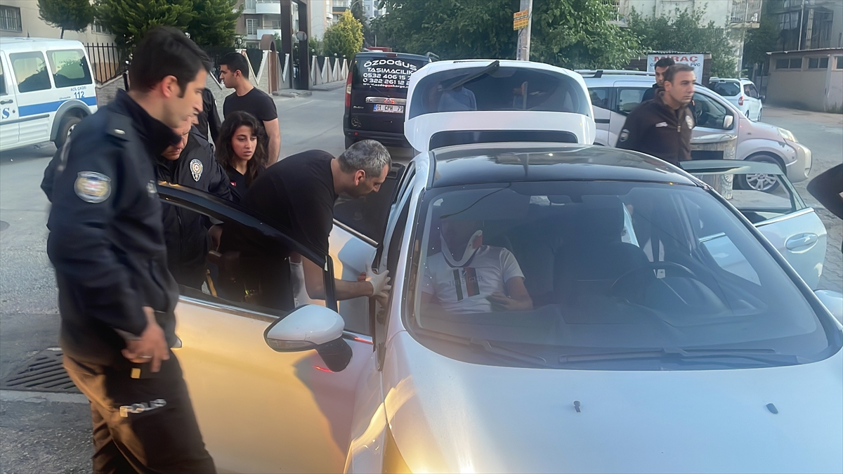 Adana'da otomobille polisten kaçmaya çalışan 3 şüpheli kaza yapınca yakalandı