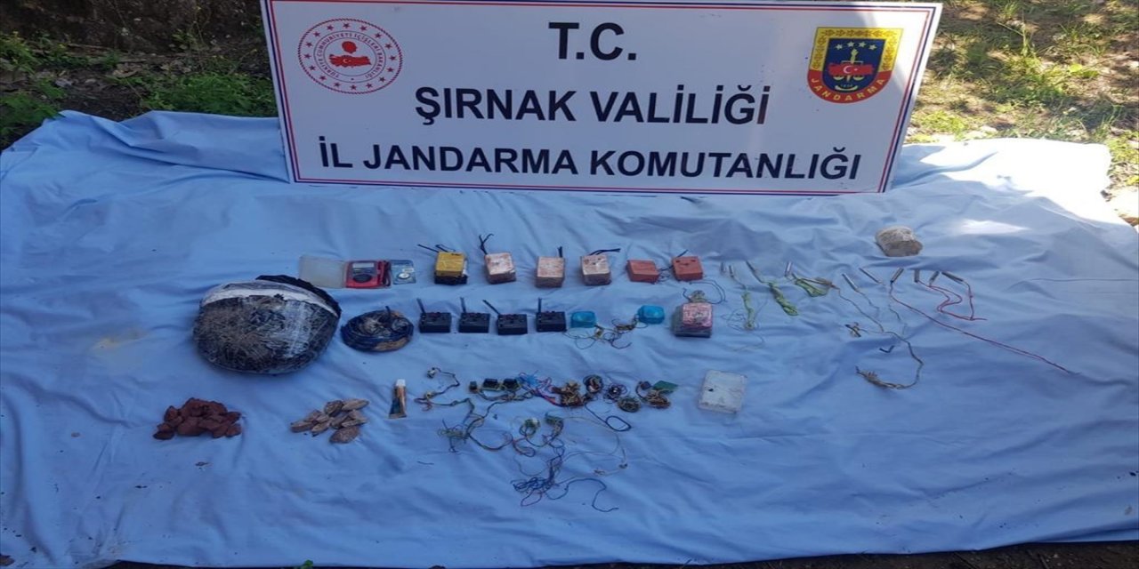 Şırnak'ta kırsal alanda toprağa gömülü patlayıcı madde bulundu.