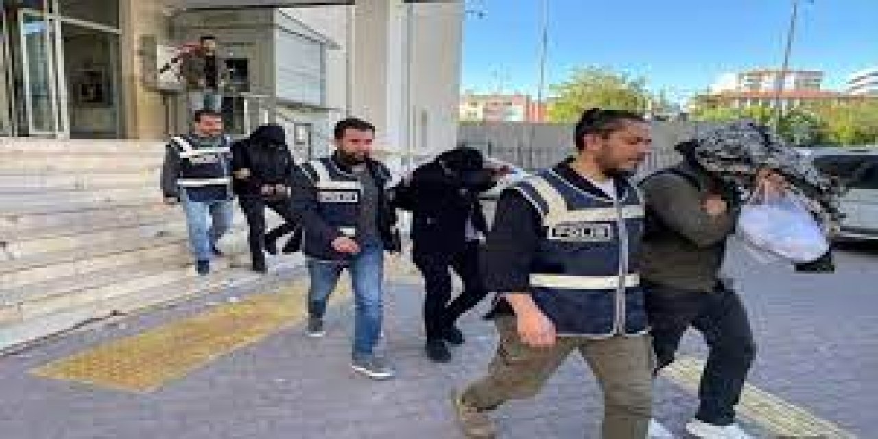 Kayseri'de aralarında firari hükümlülerinde bulunduğu 20 kişi tutuklandı.