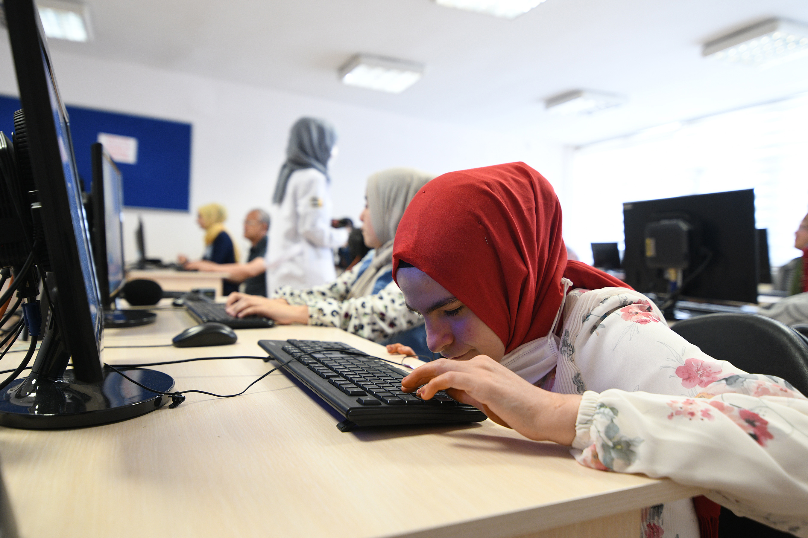 Görme engelli bireyler bilgisayar kullanmayı ve İngilizce’yi öğreniyor